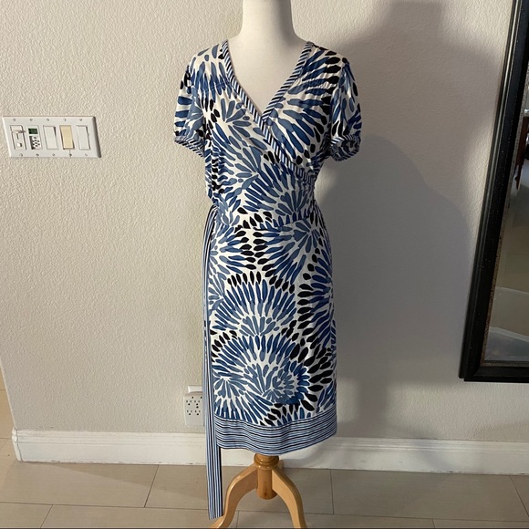 BCBGMaxAzria Dresses & Skirts - BCBGMaxAzria Women’s Wrap Dress